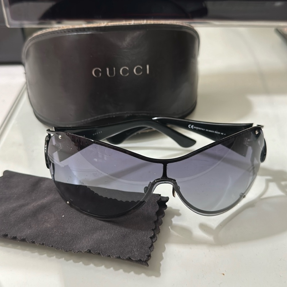 Pre-owned Authentic Gucci Shield Sunglasses